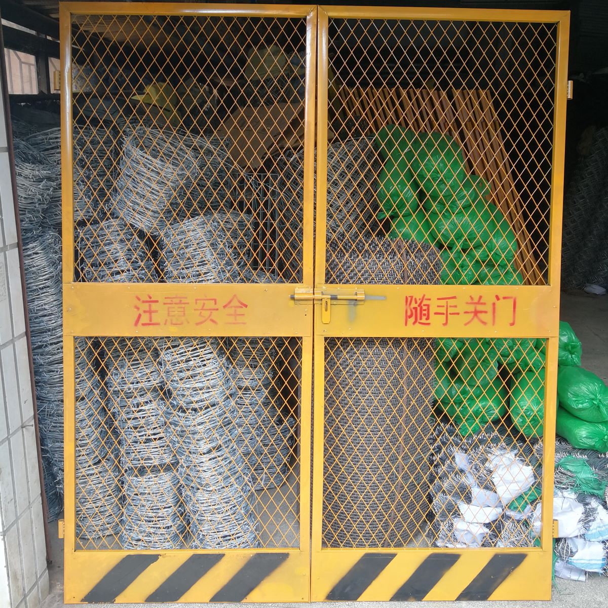 電梯門